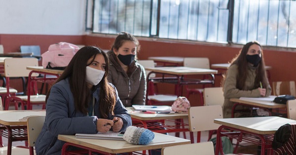 Elevii de clasele a VIII-a si a XII-a vor merge la scoala si in scenariul rosu: "Vom insista, pentru ca au examene nationale"
