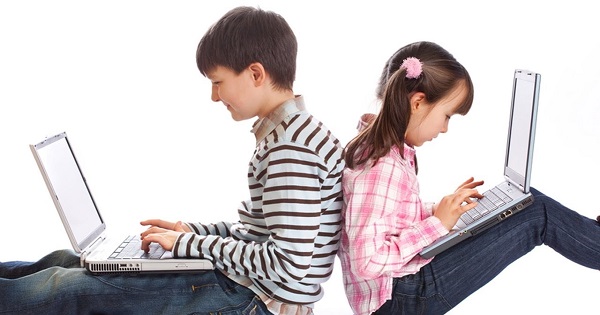 Ministrul Educatiei: peste 50 de scoli trec online in Bucuresti, de luni