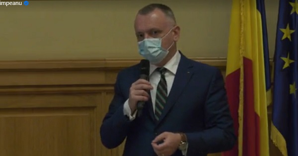 Scolile din inca 185 de localitati vor primi toti elevii in banci: "Scenariile se stabilesc astazi pentru luni", anunta Cimpeanu