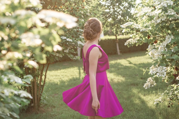 Idei de tinute chic pentru un garden party