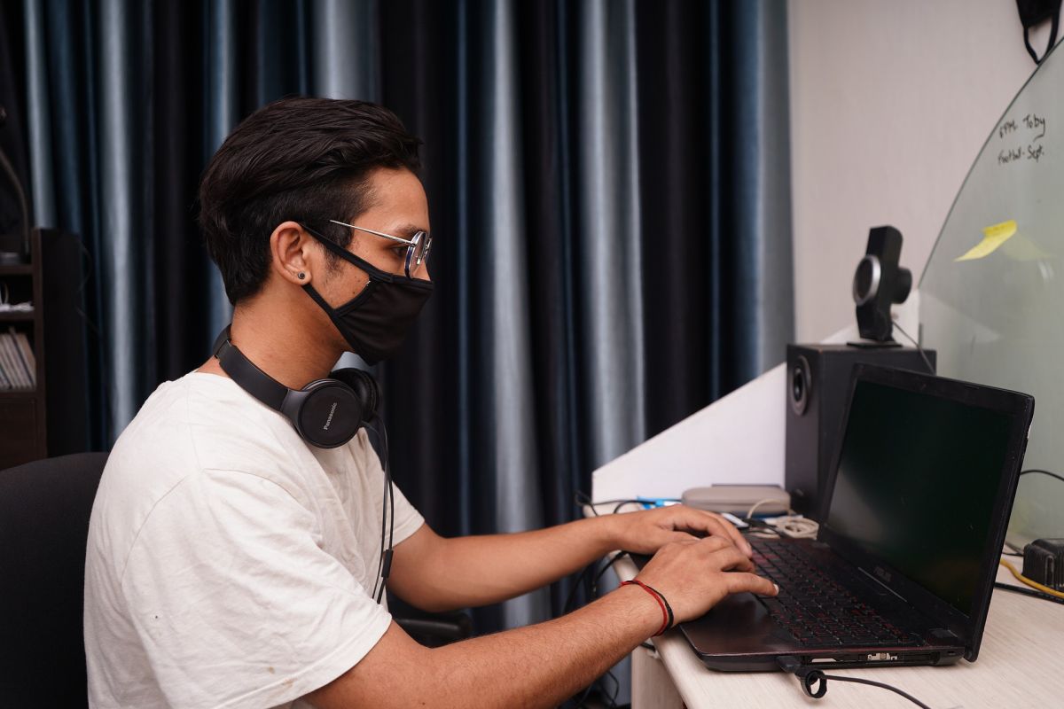 Vom avea scoala online in Bucuresti daca rata de incidenta este 5,99 in ziua de vineri? Legea spune ca NU. Exemplu Timisoara: vineri erau 5,68 si luni s-a ajuns la 7,15