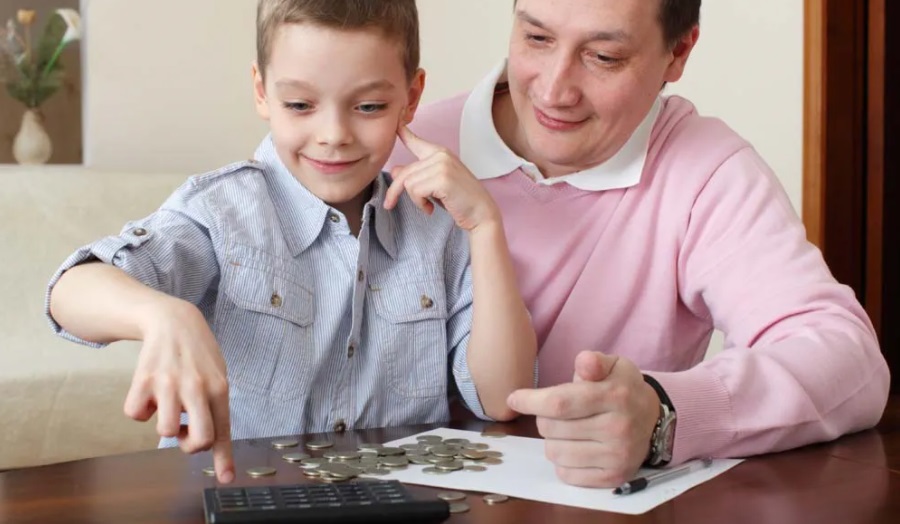 Elevii vor studia la scoala Educatie Financiara si Educatie Juridica. Legea a trecut de Parlament