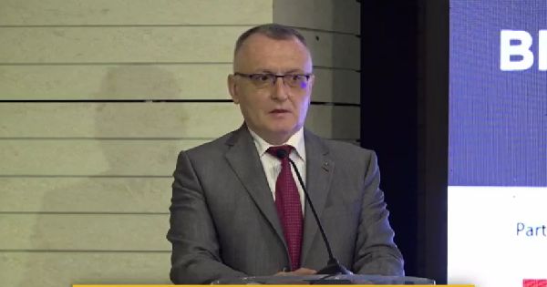Sorin Cimpeanu anunta o noua testare pentru elevi, pana la sfarsitul anului scolar. 