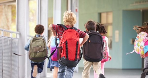 Scoli inchise si zeci de clase desfiintate, la Buzau, din cauza  abandonului scolar si transferurilor in strainatate