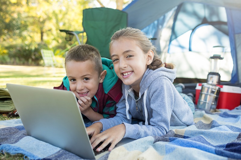 Distractia si invatarea au un loc preferat vara aceasta: tabara virtuala Easy Breezy Summer Camp