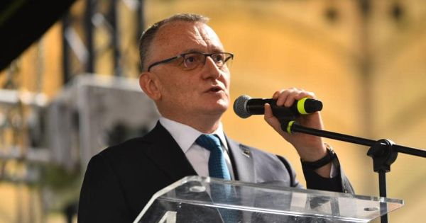 Sorin Cimpeanu ii numeste "habarnisti in domeniul educatiei" pe cei care il acuza de plagiat