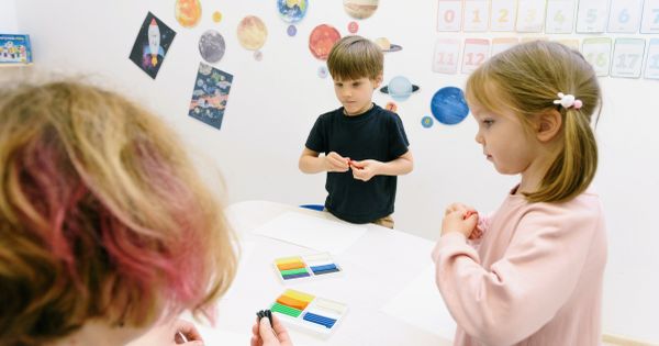 E oficial! Grupe de acomodare in scoli pentru copiii romanilor care se intorc din strainatate