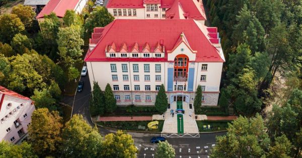 Acuzatii de "blasfemie academica" la Universitatea Petrosani: Mai multi profesori, doctori in minerit, sunt STUDENTI la facultatea la care predau