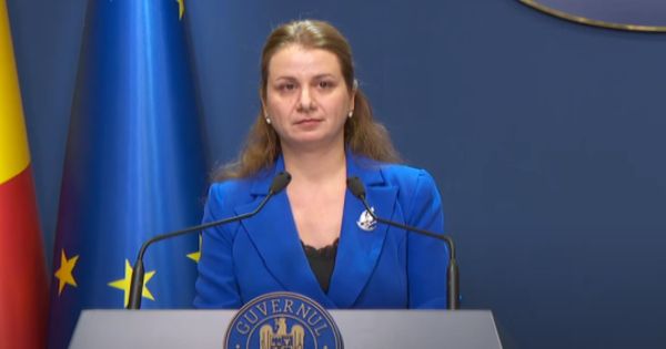 "NU incurajam neparticiparea la cursuri". Ligia Deca le recomanda profesorilor si elevilor sa poarte masti de protectie