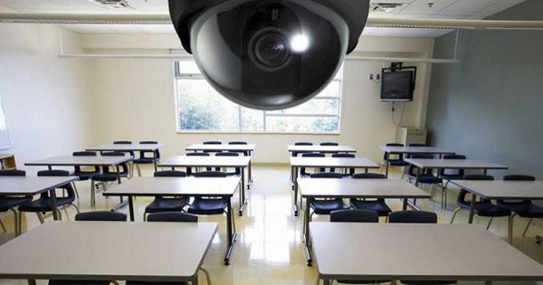 ISJ Ilfov: Pentru supravegherea cu camere video in clase este OBLIGATORIU acordul parintilor, dar NU si al profesorilor