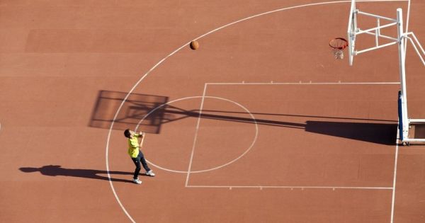 OFICIAL: Acces liber in curtea scolii dupa ore si in vacante. Scolile trebuie sa modifice regulamentele pana in mai