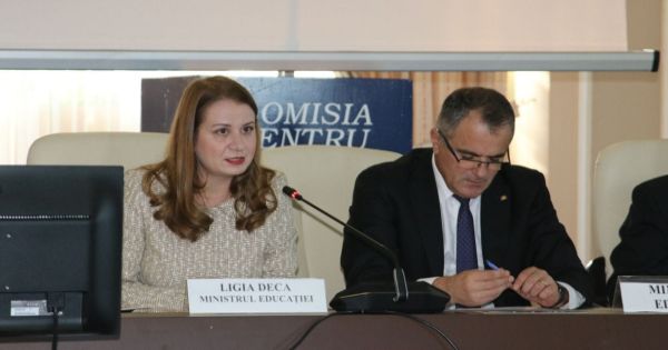 Cati bani primesc in plus la salariu profesorii debutanti, in 2023. Anuntul ministrului Ligia Deca