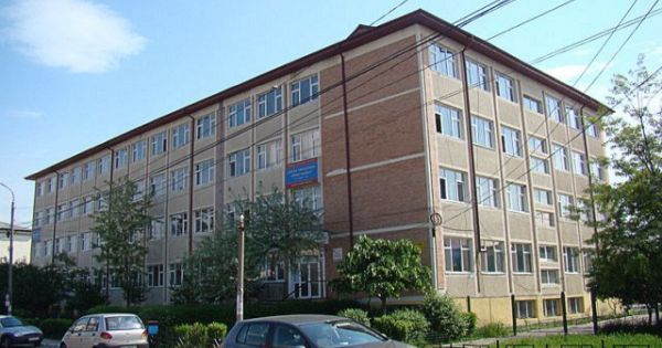 Diplome cu stersaturi si nereguli grave la un concurs pentru postul de secretar, la Colegiul Pedagogic din Focsani