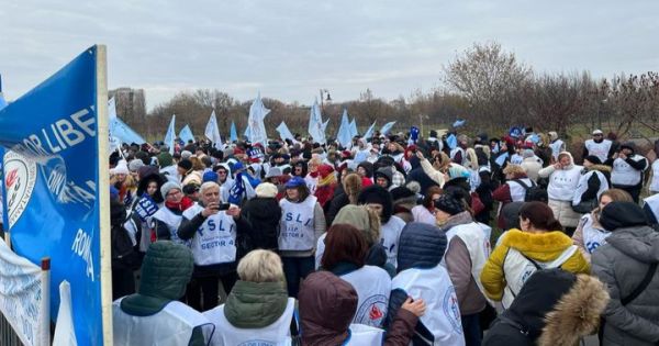 Profesorii ameninta Guvernul cu un val de proteste in 2023. FSLI: "Semnalul e unul cat se poate de clar"