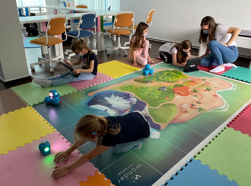 Polly Iankova, MindHub: Scolarii din Romania si Bulgaria au nevoie de educatie centrata pe programare ca sa tina pasul cu dezvoltarea rapida a lumii digitale