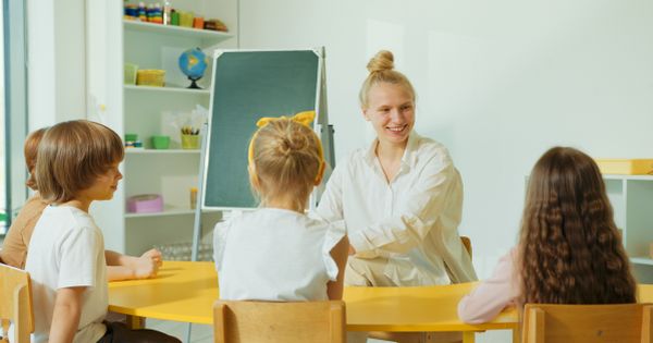 1.200 de posturi noi in scoli. "Vom avea un consilier la 800 de elevi si prescolari", anunta Ministerul Educatiei