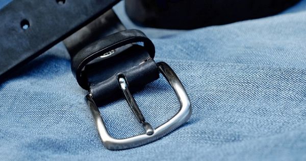 Elev batut cu o curea de profesor, la Iasi. Dascalul a mers acasa la copilul de 11 ani ca sa ii dea "o corectie golaneasca"