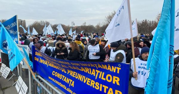 Sindicatele din invatamant reiau protestele. Profesorii din Constanta ies astazi in strada; proteste in alte 7 judete in urmatoarele zile