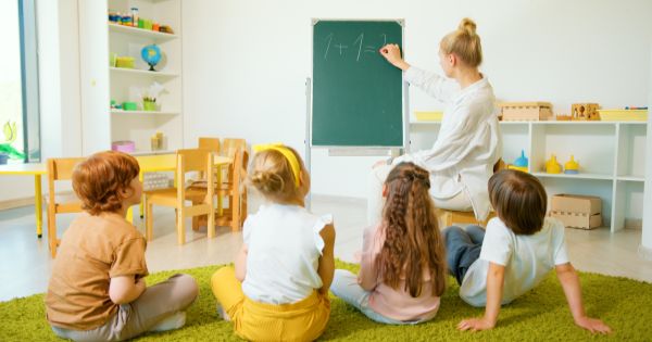 Solutia Ligiei Deca pentru absolventii liceelor pedagogice: se pot angaja invatatori doar pentru 5 ani si nu se pot titulariza