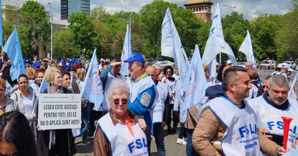 Profesorii se pregatesc de marsul de protest din 10 mai. "La sfarsit de luna te gandesti de unde poti imprumuta bani pentru un trai decent?"