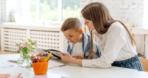 UPDATE: Articolul din Legea Educatiei care limiteaza accesul copiilor cu CES in scolile de masa a fost eliminat. Deca: Poate fi folosit abuziv