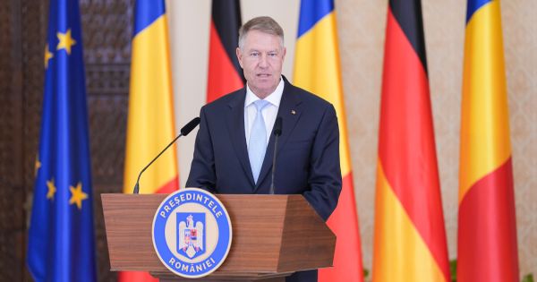 Klaus Iohannis i-a linistit pe profesori: NU se pot mari salariile 