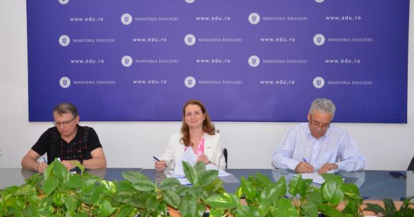 OFICIAL Drepturi noi pentru profesori: mai multe zile libere platite, decontare ochelari si reducerea programului