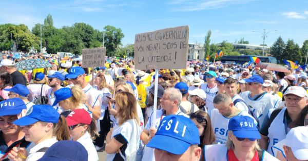 FOTO/VIDEO. Profesorii nu renunta la greva si proteste. Miting in fata Palatului Cotroceni, pana la ora 15.30