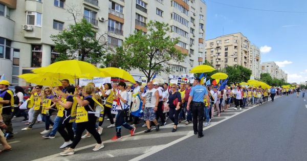 Greva profesorilor se suspenda, anunta sindicatele. Decizia, conditionata de o OUG pentru salariul debutantului si de acordarea primei transe de majorare salariala de la 1 ianuarie 2024
