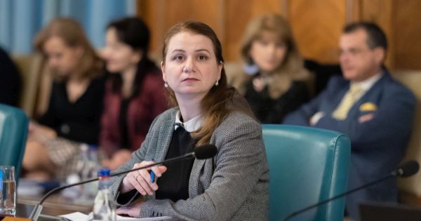 Frauda la Bac, subiecte "scurse" pe internet in timpul examenelor. Deca: "S-au folosit camere microscopice, trebuie sa gasim modalitati de preventie"