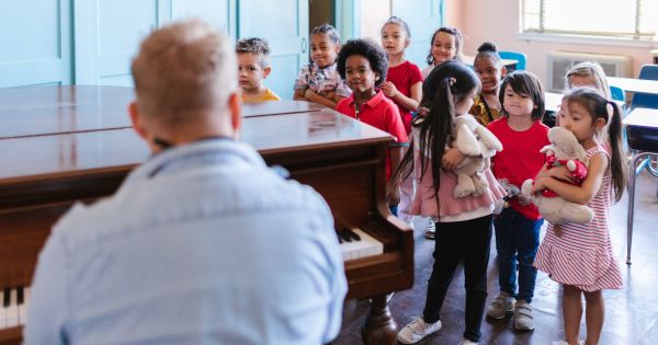 Palatele si cluburile copiilor, noul Regulament: sunt subordonate inspectoratelor scolare, profesorii au obligatia sa participe la programe de formare continua o data la doi ani - proiect