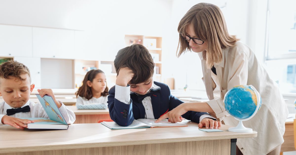 Elevii din toate clasele primare vor putea fi comasati intr-o singura clasa, de anul viitor, cu o conditie. Noua Metodologie, in Monitorul Oficial