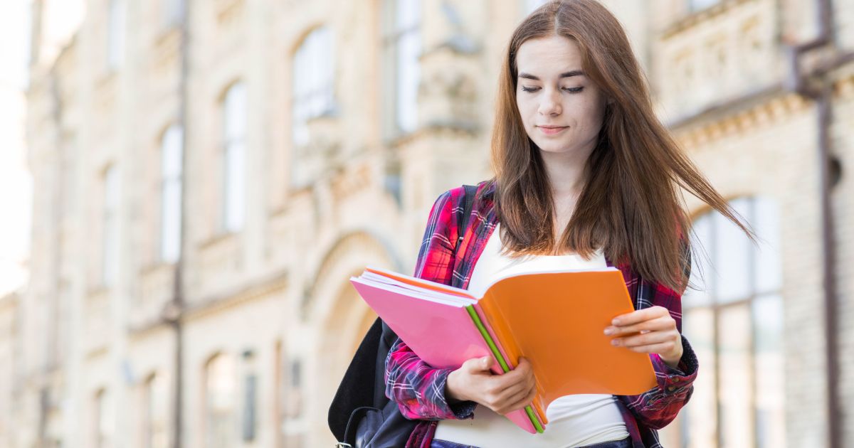Organizarea studiilor de licenta didactica cu dubla specializare: studentii vor avea burse egale cu salariul unui profesor debutant