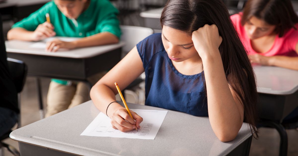 Absolventii de liceu nemultumiti de nota de la BAC vor putea merge la "marire" in alta sesiune, chiar daca au promovat examenul