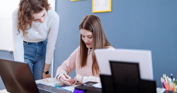 In atentia absolventilor promotiei 2024: Validarea dosarelor la Titularizare 2024 incepe pe 8 iulie. In mod exceptional, se poate face in ziua probei scrise