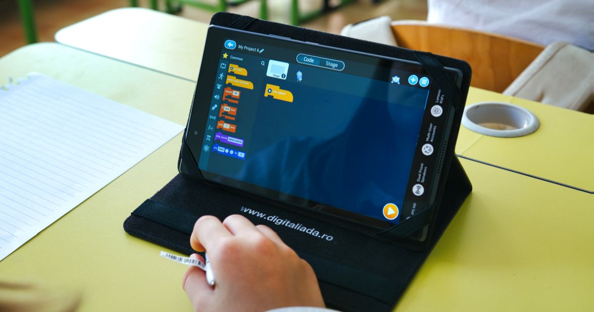 Digitaliada, platforma care ofera acces gratuit elevilor si profesorilor la sute de resurse digitale educationale