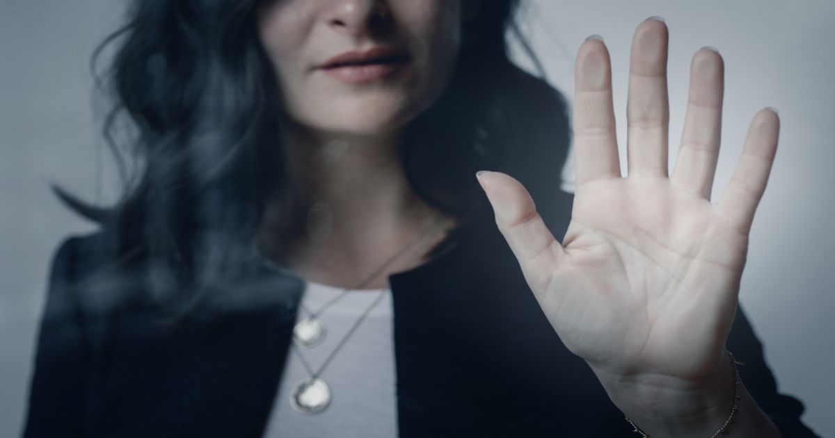 Sesizarile anonime privind hartuirea sexuala in mediul de invatamant, analizate in masura in care contin indicii referitoare la astfel de fapte