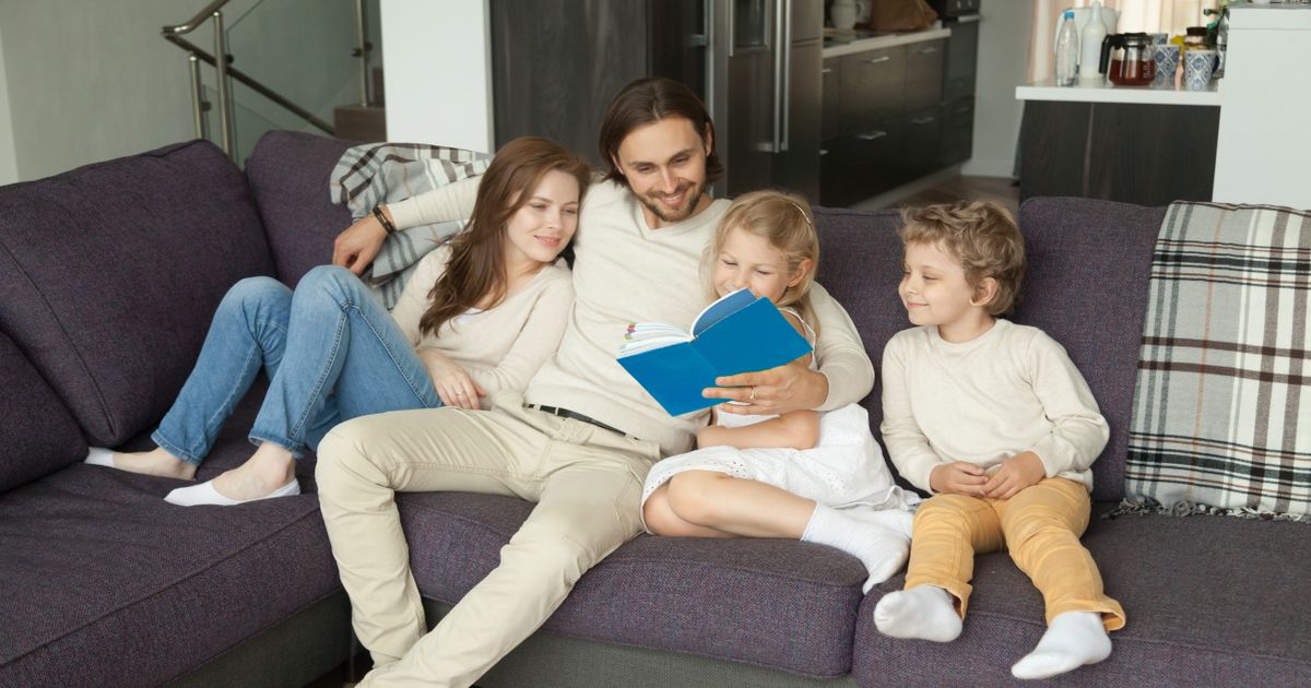 Cat costa un trai rezonabil pentru o familie cu doi copii la oras? Autoritatile estimeaza 3.761 lei/luna. Suma care revine Educatiei