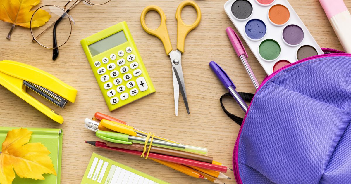 Rechizite scolare gratuite pentru elevii din familii cu venituri mici. Dosarele se depun in perioada 9-13 septembrie: ACTE necesare