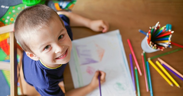 Metodologie Servicii de educatie timpurie complementare. Pana in 2027 vor fi infiintate 150 de centre tip ludoteca si gradinita comunitara