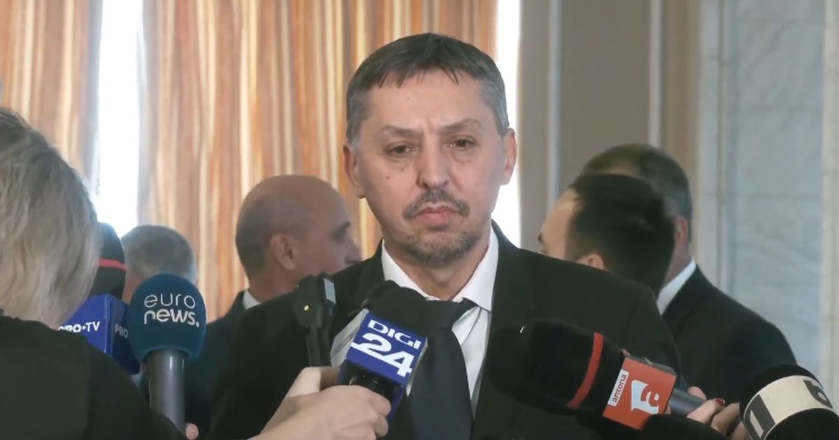 "Salariul decent asigura statutul profesorului, performanta aduce bonusuri". Daniel David, viziune despre salariile profesorilor