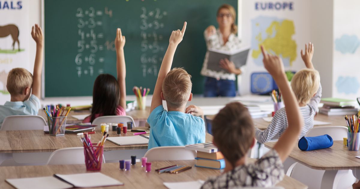 Salariul profesorilor din invatamantul primar angajati la plata cu ora include majorarea de 10%, decide ICCJ