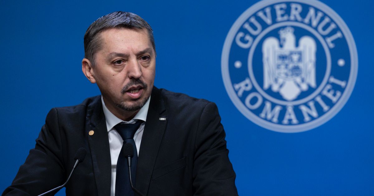 David, catre directorii scolilor: Nu asteptati sa reglementez eu, din cabinetul ministrului, in ce dulap sa-si puna copiii telefoanele