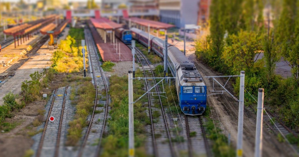 Studentii pot cumpara din nou bilete de tren ONLINE cu reducere, cu o conditie. Anuntul CFR Calatori