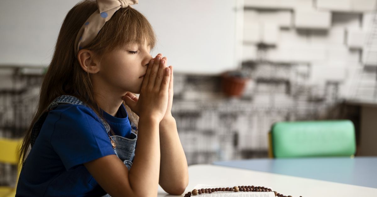 Predarea Religiei, regulile anuntate de Ministerul Educatiei: inregistrarea cererilor in SIIIR, predarea in regim simultan si in afara scolii