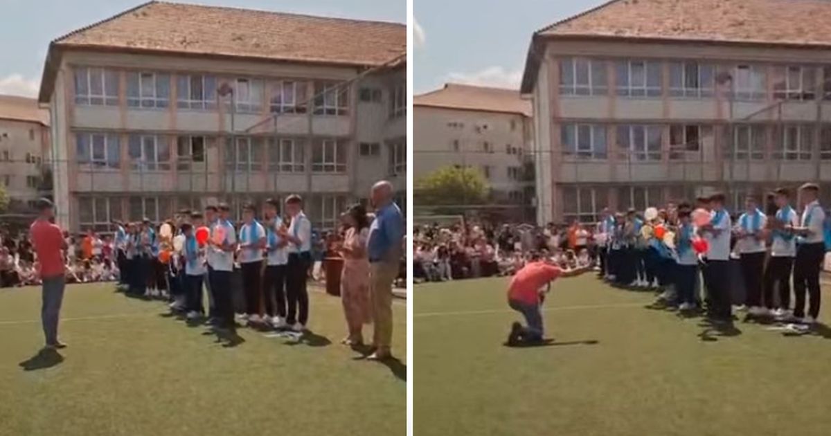 Scena impresionanta la final de clasa a VIII-a: profesorul a ingenuncheat in fata elevilor lui