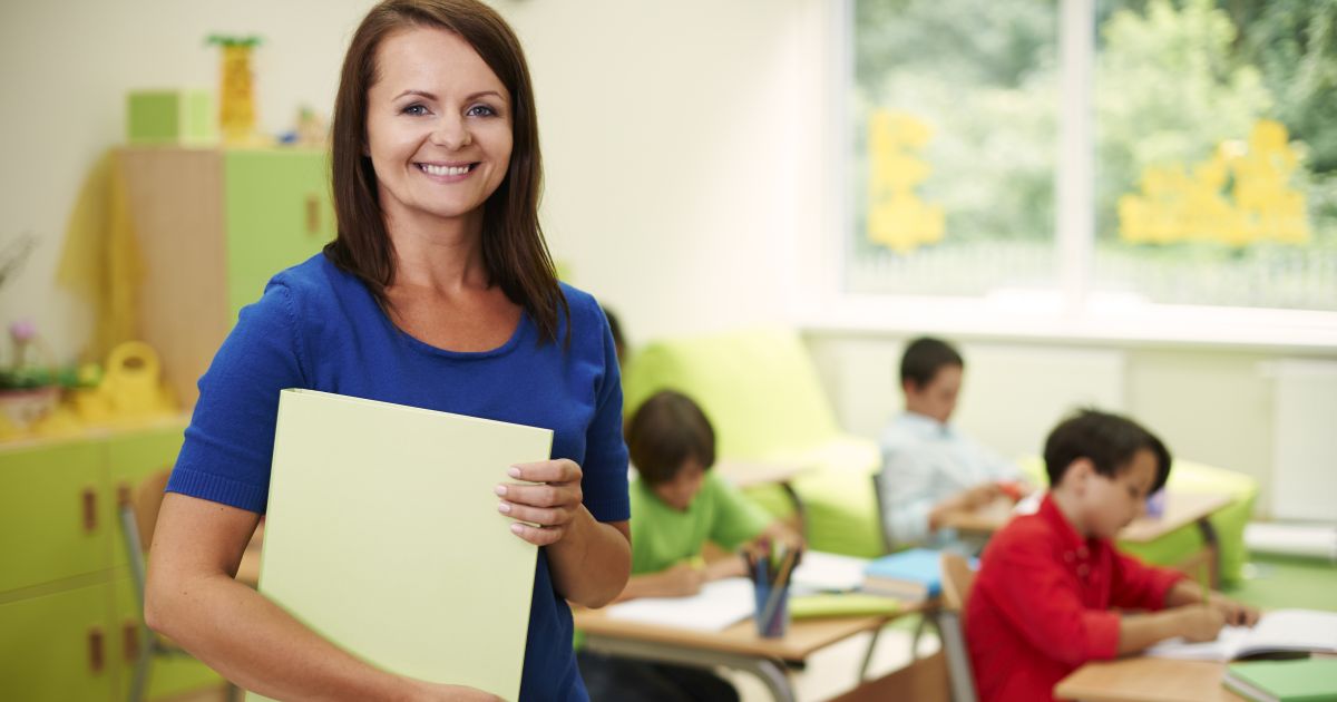 Ce salarii au profesorii, invatatorii si educatorii in scolile si gradinitele private, in 2025. LISTA veniturilor