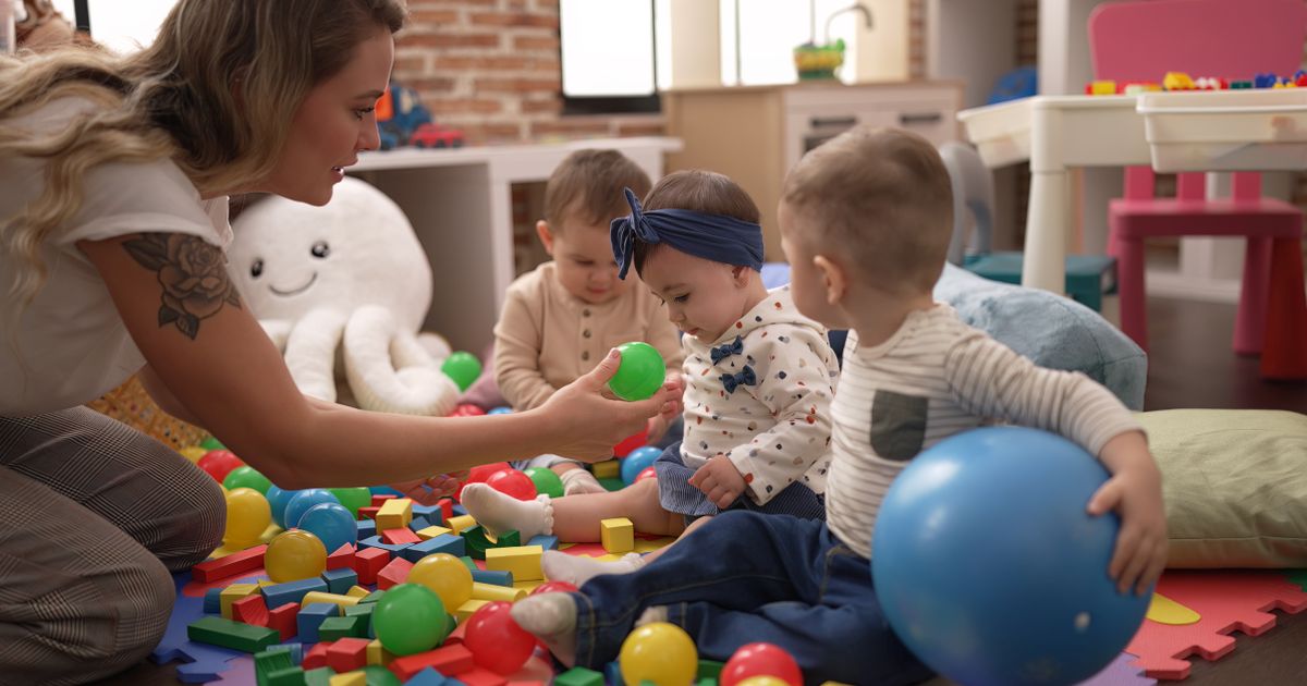 Ministerul Educatiei: "Parintele poate sa ramana cu copilul 1-2 ore, in primele zile de cresa sau gradinita" - Scrisoarea metodica Educatie timpurie 2025-2026