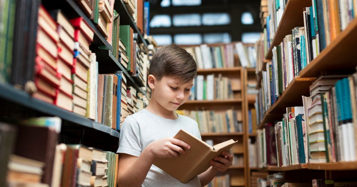 Lege noua pentru bibliotecile scolare: finantare minima anuala de 50 de lei per elev si un Catalog Digital National accesibil tuturor elevilor!