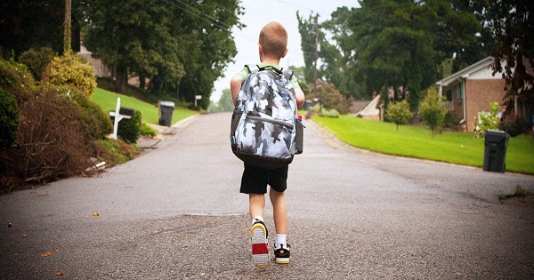 Ministrul Investitiilor, apel catre profesori si parinti: verificati cardurile si asigurati-va ca banii sunt cheltuiti pana la 31 octombrie